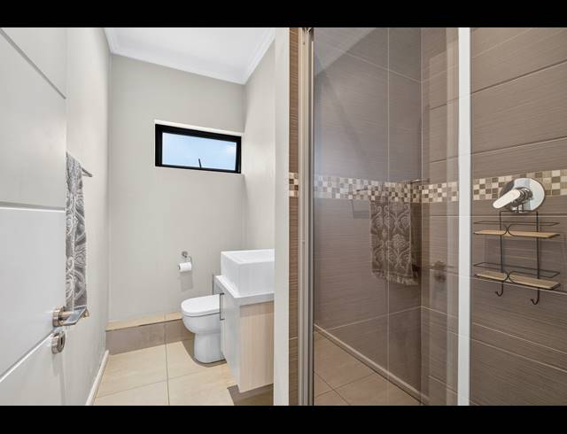 4 BEDROOM HOUSE FOR SALE IN LONEHILL
